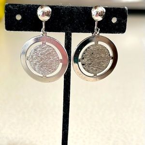 Vintage Sarah Coventry silver tone clip on earrings (524)